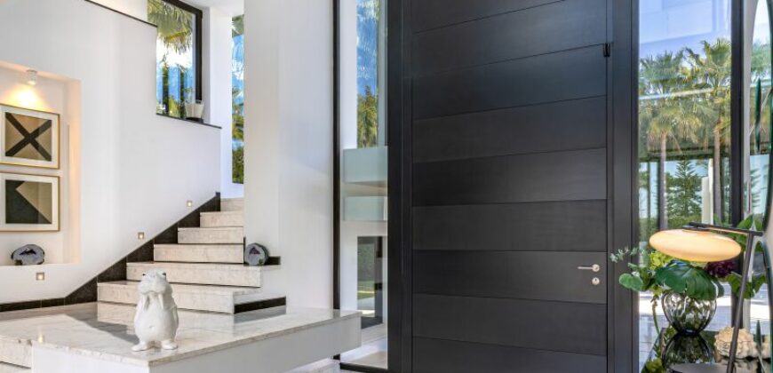 Contemporary Villa for Sale in Guadalmina Baja