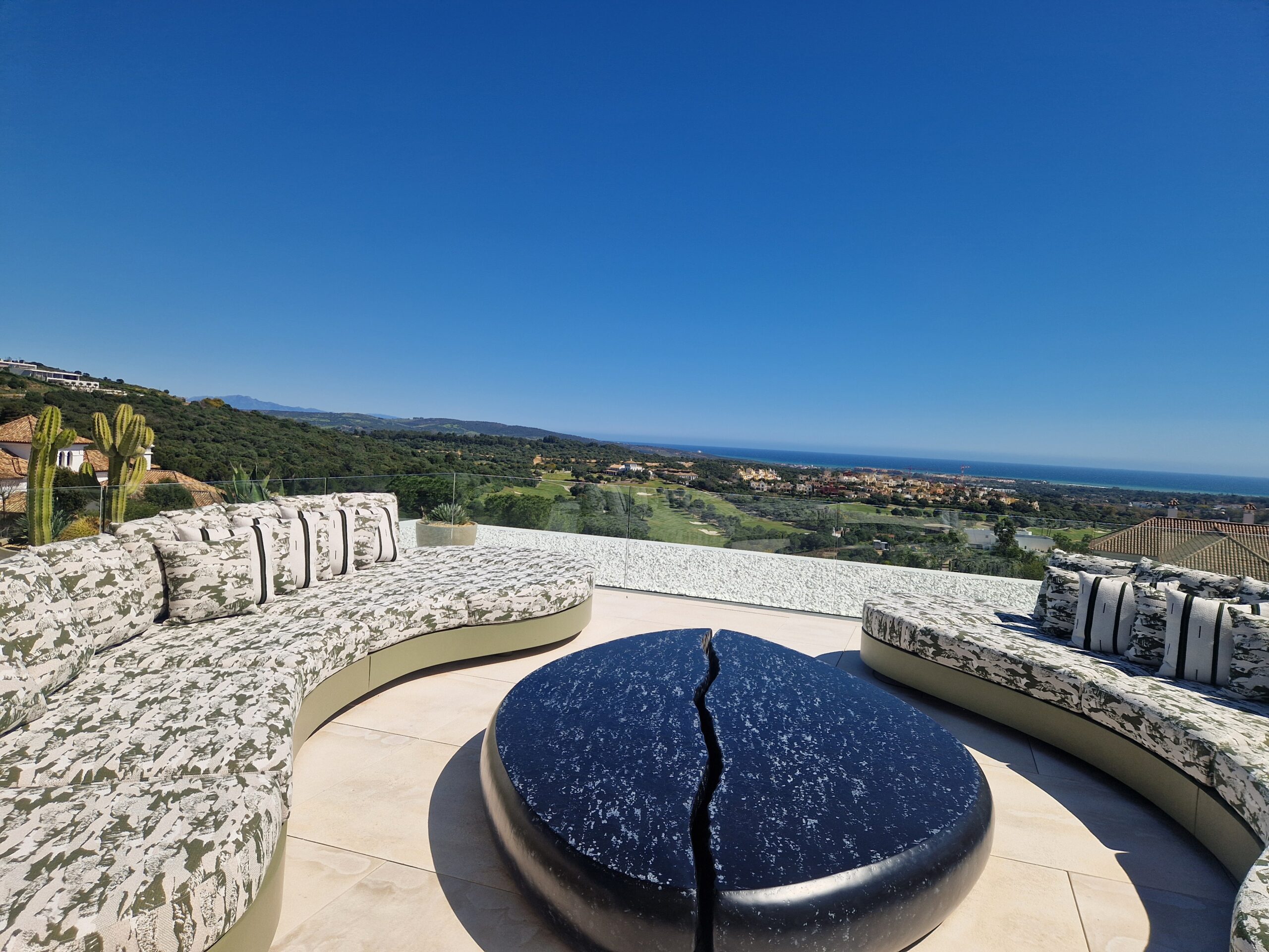 Contemporary Luxury Villa with Panoramic Golf & Sea Views in La Reserva de Sotogrande