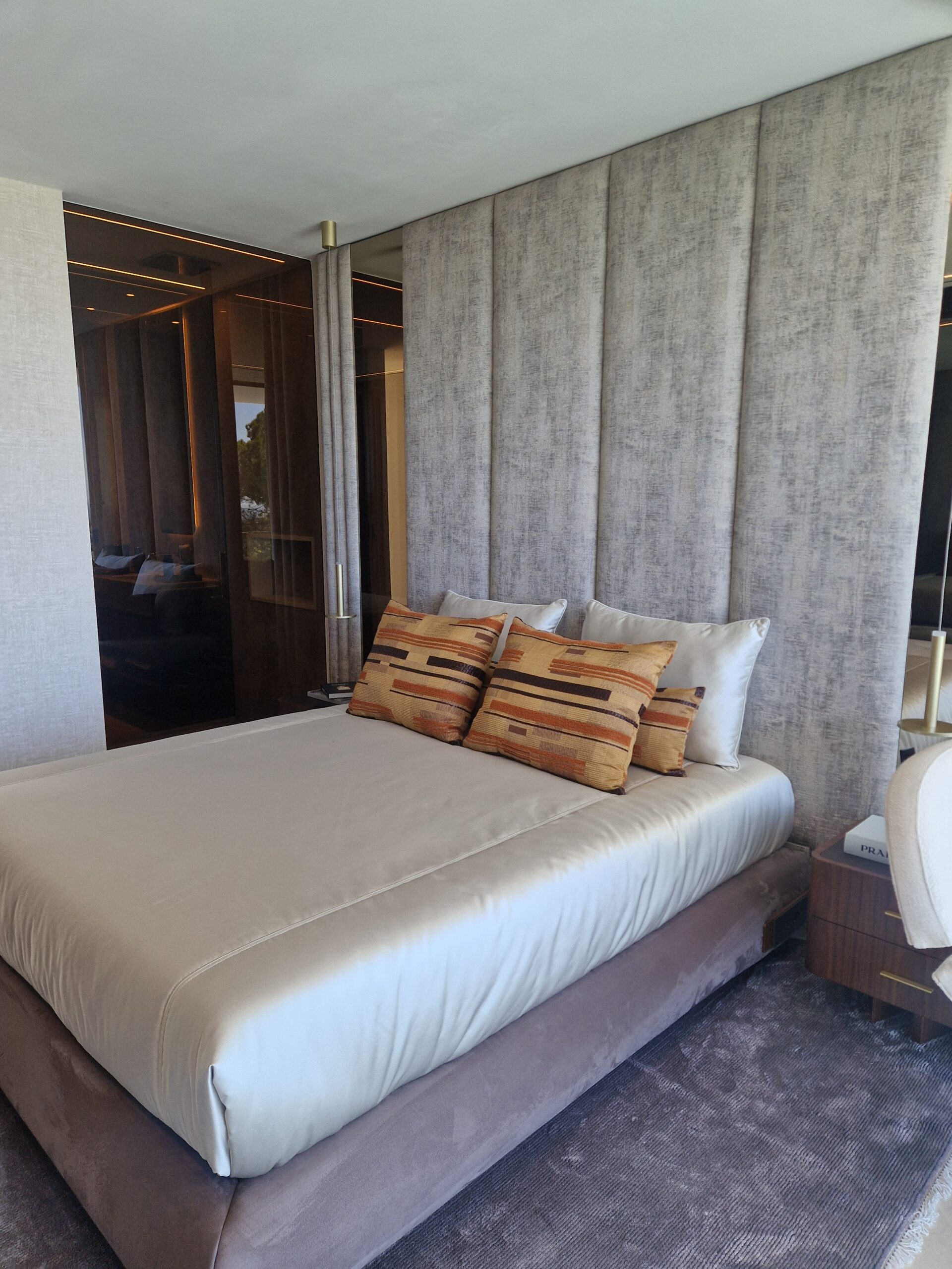 Contemporary Luxury Villa with Panoramic Golf & Sea Views in La Reserva de Sotogrande