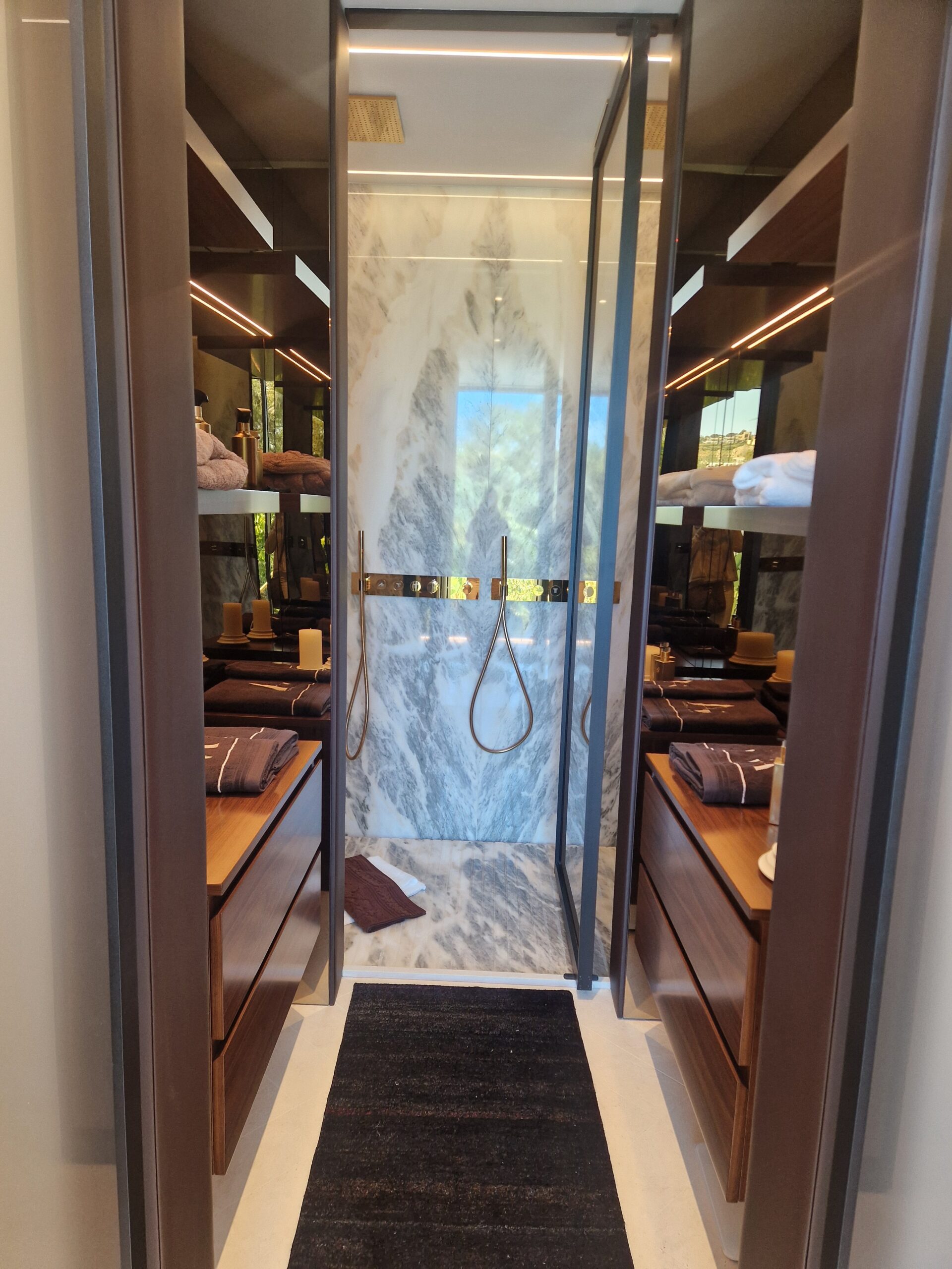 Contemporary Luxury Villa with Panoramic Golf & Sea Views in La Reserva de Sotogrande