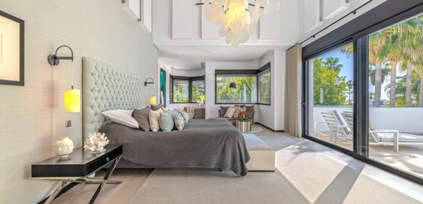 Contemporary Villa for Sale in Guadalmina Baja