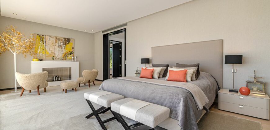 Contemporary Villa for Sale in Guadalmina Baja