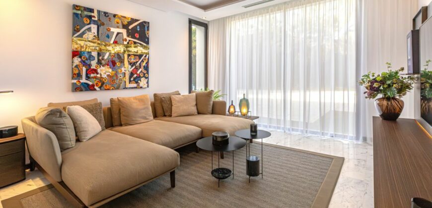 Contemporary Villa for Sale in Guadalmina Baja