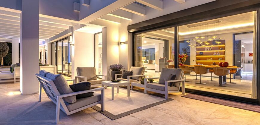 Contemporary Villa for Sale in Guadalmina Baja