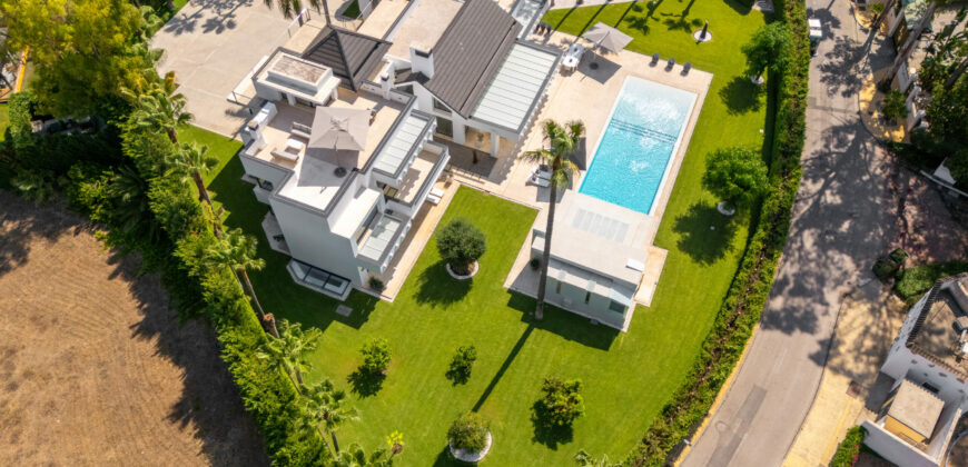 Elegante Villa junto a la playa de Guadalmina Baja