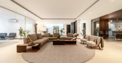 Elegante Villa junto a la playa de Guadalmina Baja