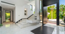 Elegante Villa junto a la playa de Guadalmina Baja