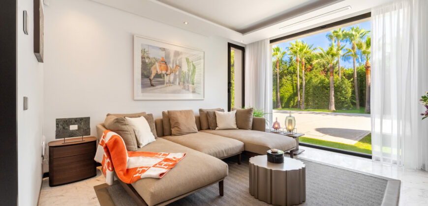Elegante Villa junto a la playa de Guadalmina Baja