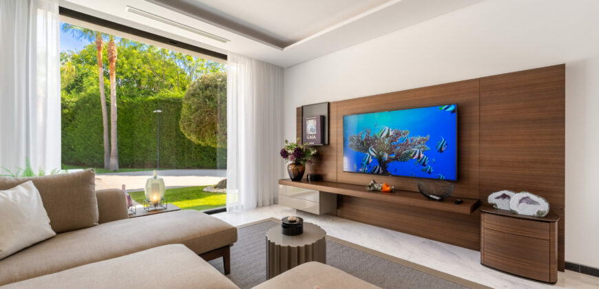 Elegante Villa junto a la playa de Guadalmina Baja