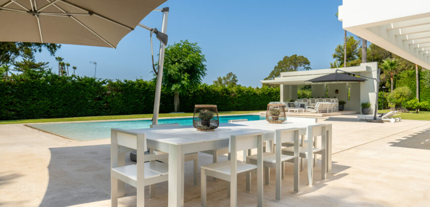 Elegante Villa junto a la playa de Guadalmina Baja