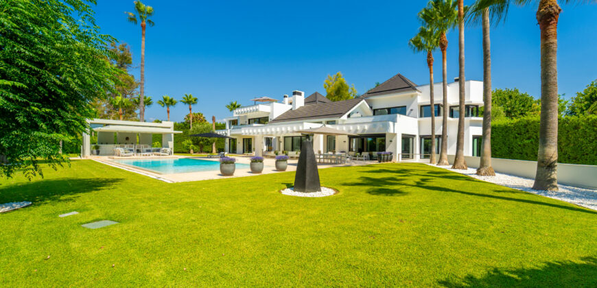Elegante Villa junto a la playa de Guadalmina Baja