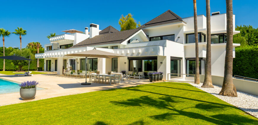 Elegante Villa junto a la playa de Guadalmina Baja